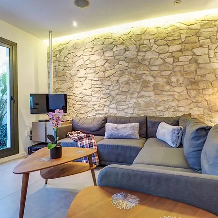 Chic By Hello Homes